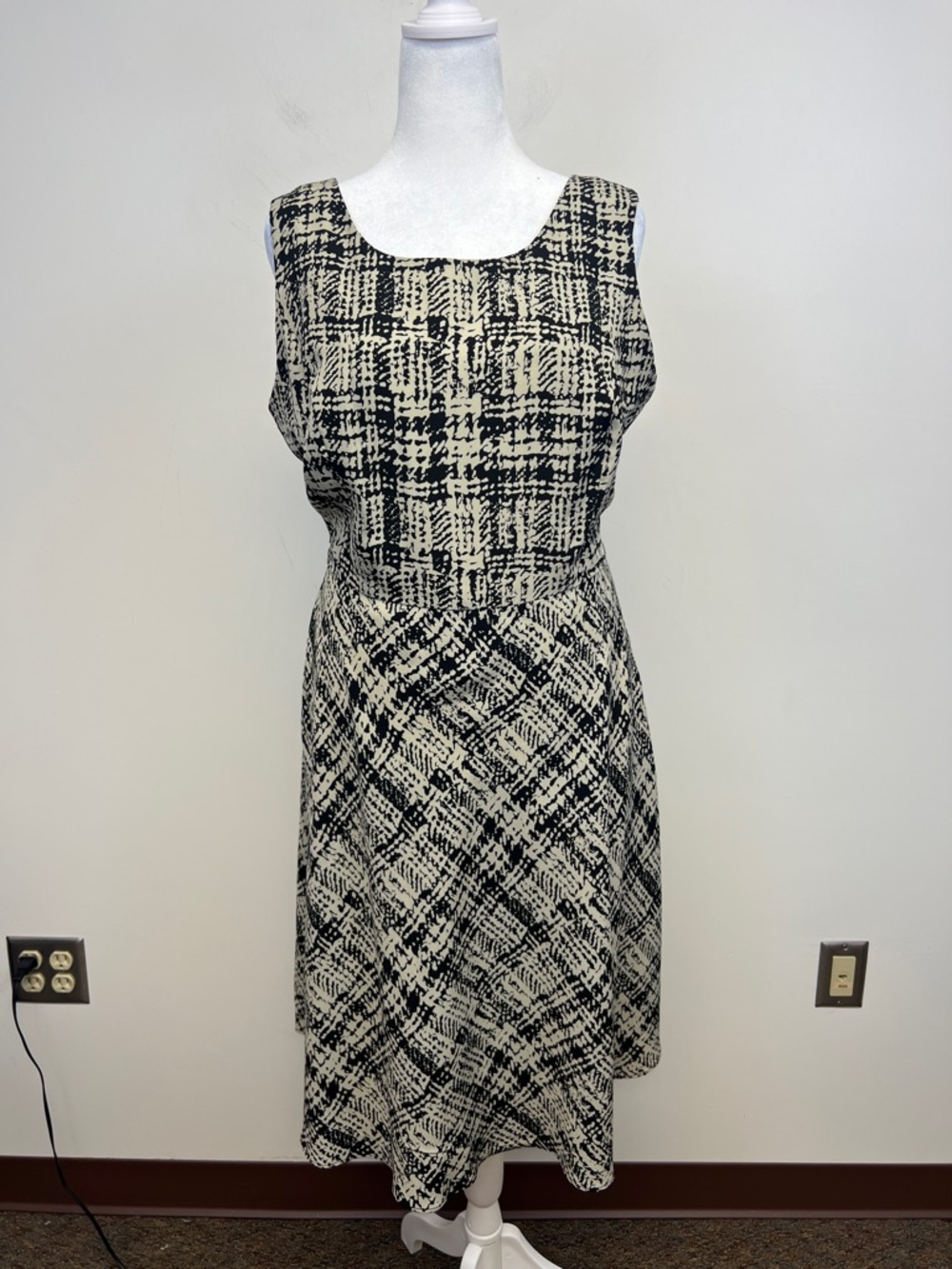 Studio I Black & Cream Chic Abstract Print Sleeveless Midi Dress Size 16 Petite